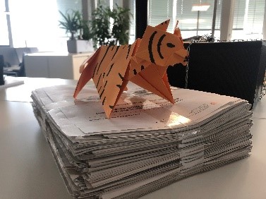 Dieses Bild zeigt einen Tiger aus Papier